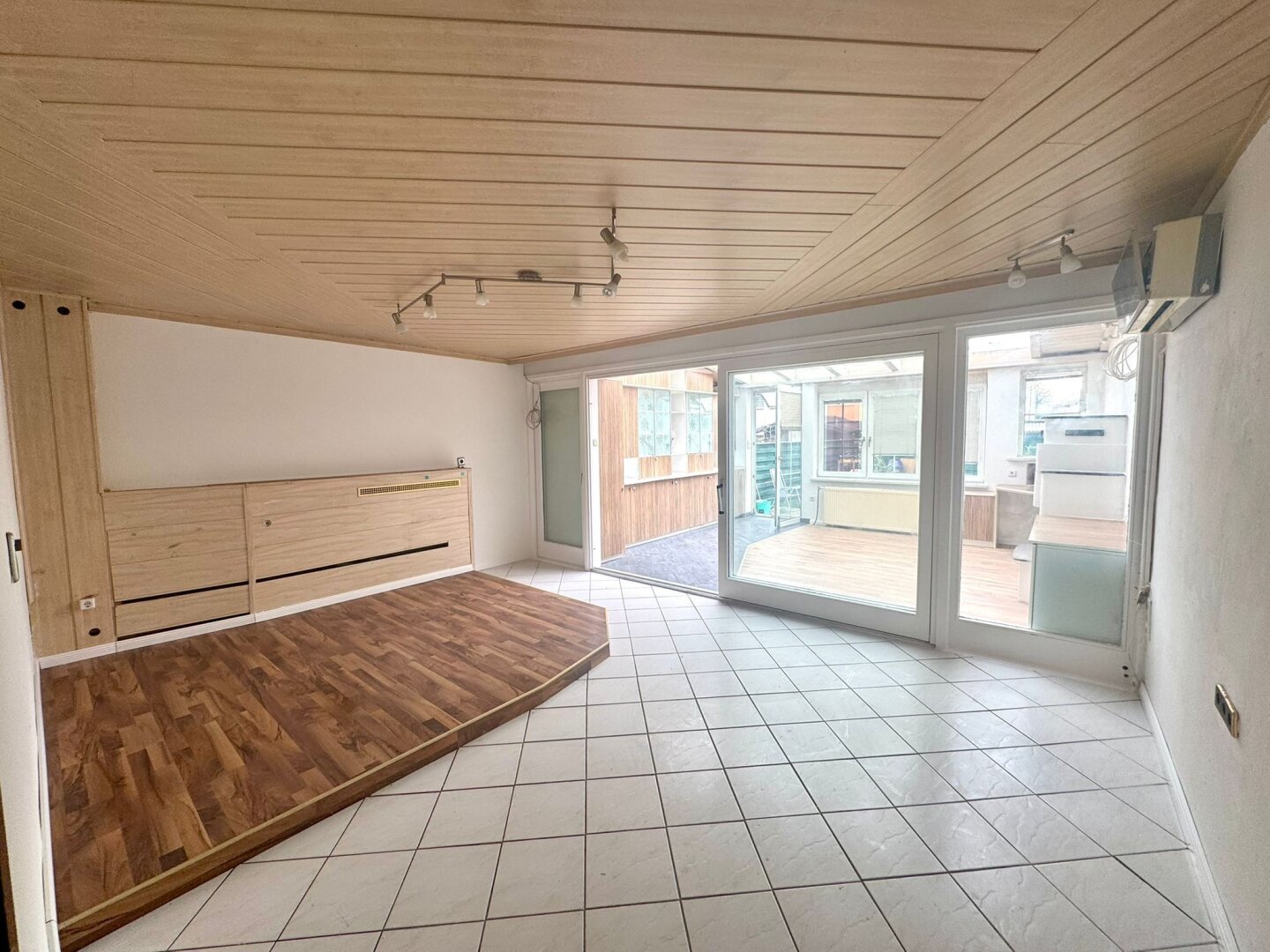REIHENMITTELHAUS IN TERNITZ ZU VERKAUFEN