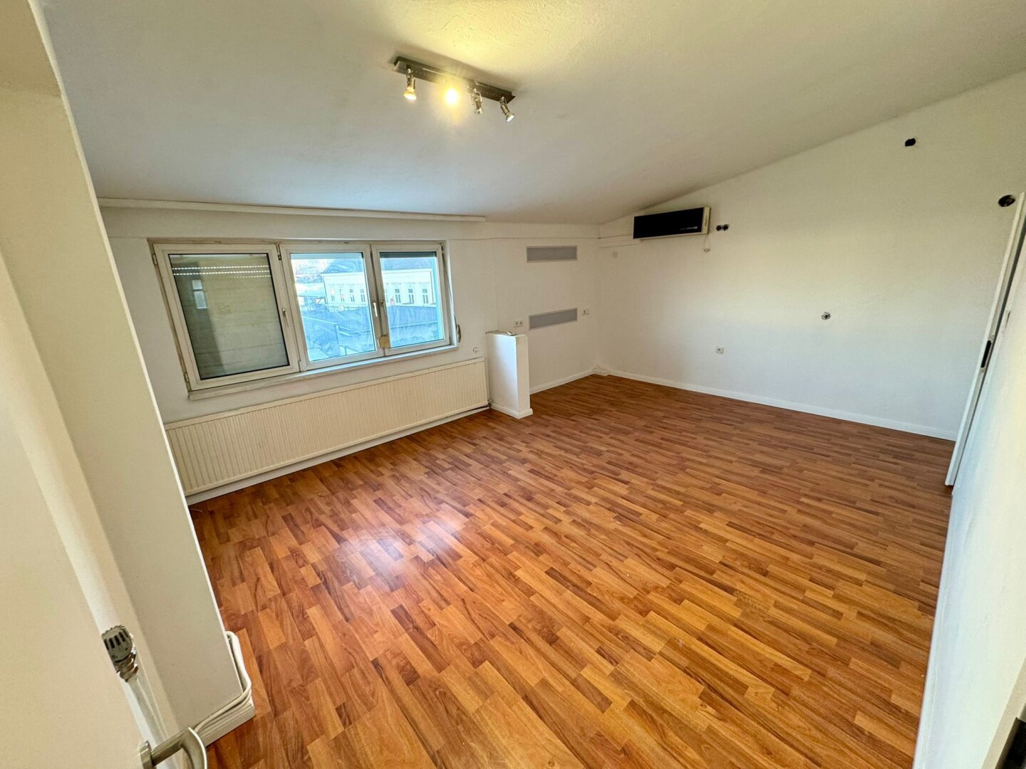 REIHENMITTELHAUS IN TERNITZ ZU VERKAUFEN
