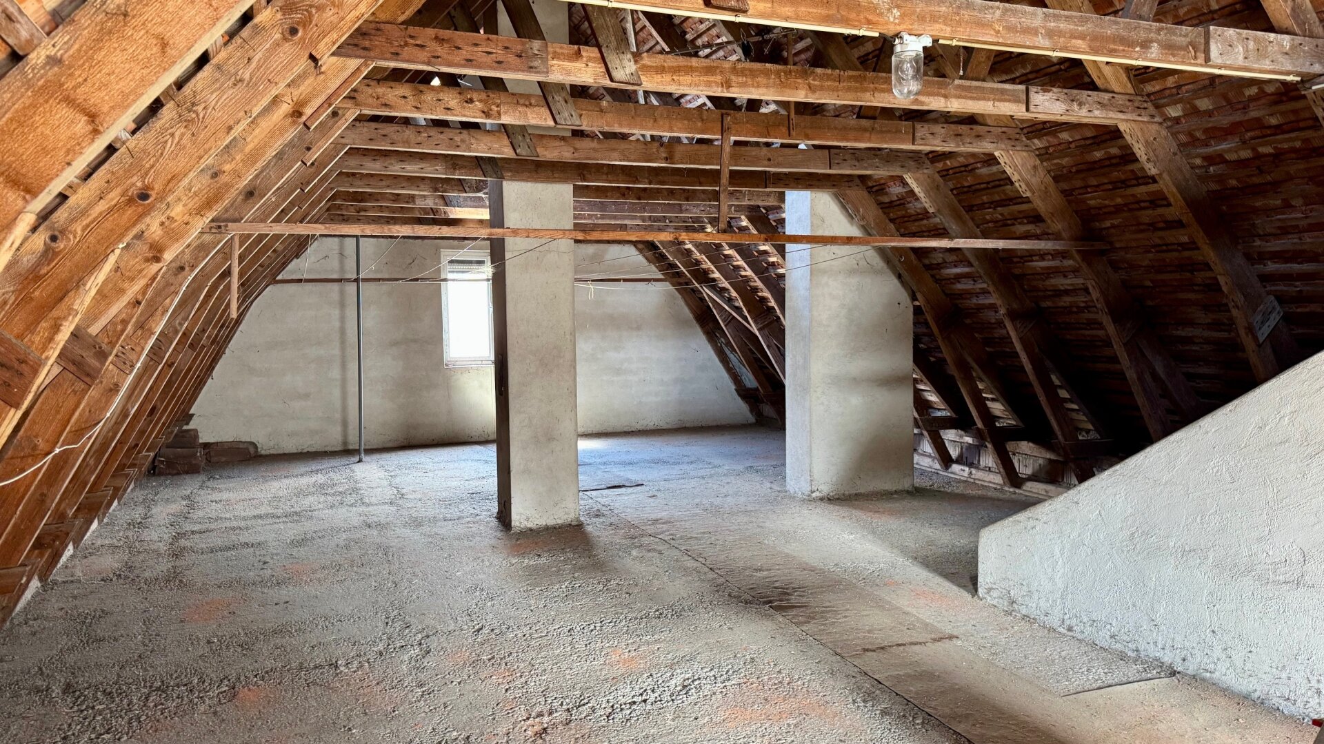 Wohnen im Zentrum: sanierungsbedürftiges Einfamilienhaus mit Entwicklungspotential (inkl. Studie)