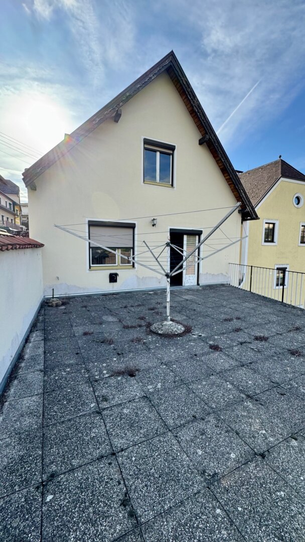 Wohnen im Zentrum: sanierungsbedürftiges Einfamilienhaus mit Entwicklungspotential (inkl. Studie)