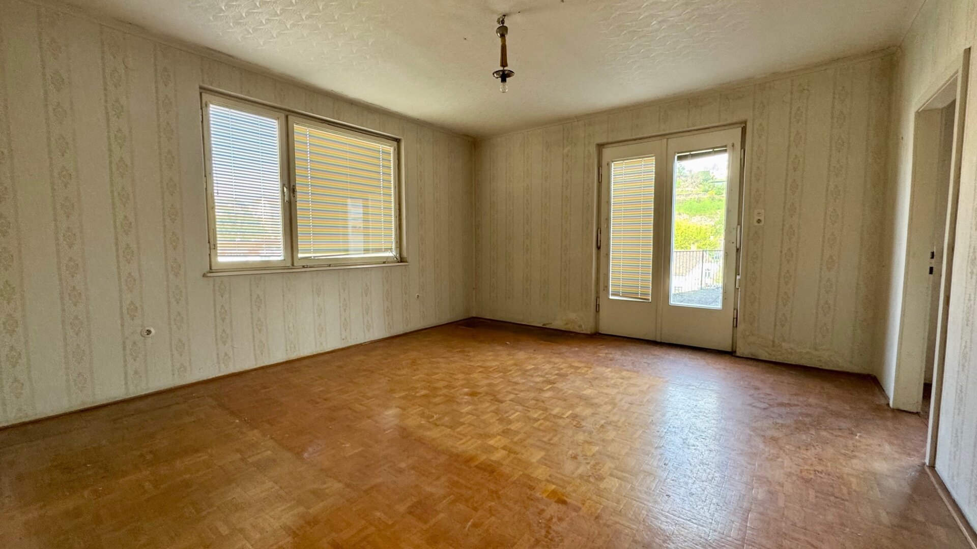 Wohnen im Zentrum: sanierungsbedürftiges Einfamilienhaus mit Entwicklungspotential (inkl. Studie)