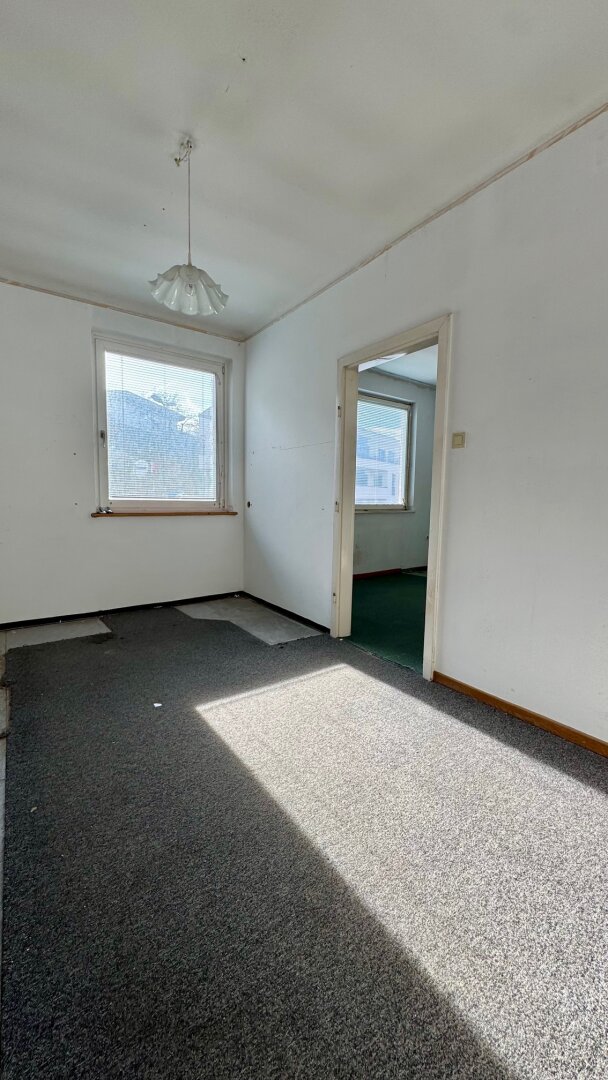 Wohnen im Zentrum: sanierungsbedürftiges Einfamilienhaus mit Entwicklungspotential (inkl. Studie)