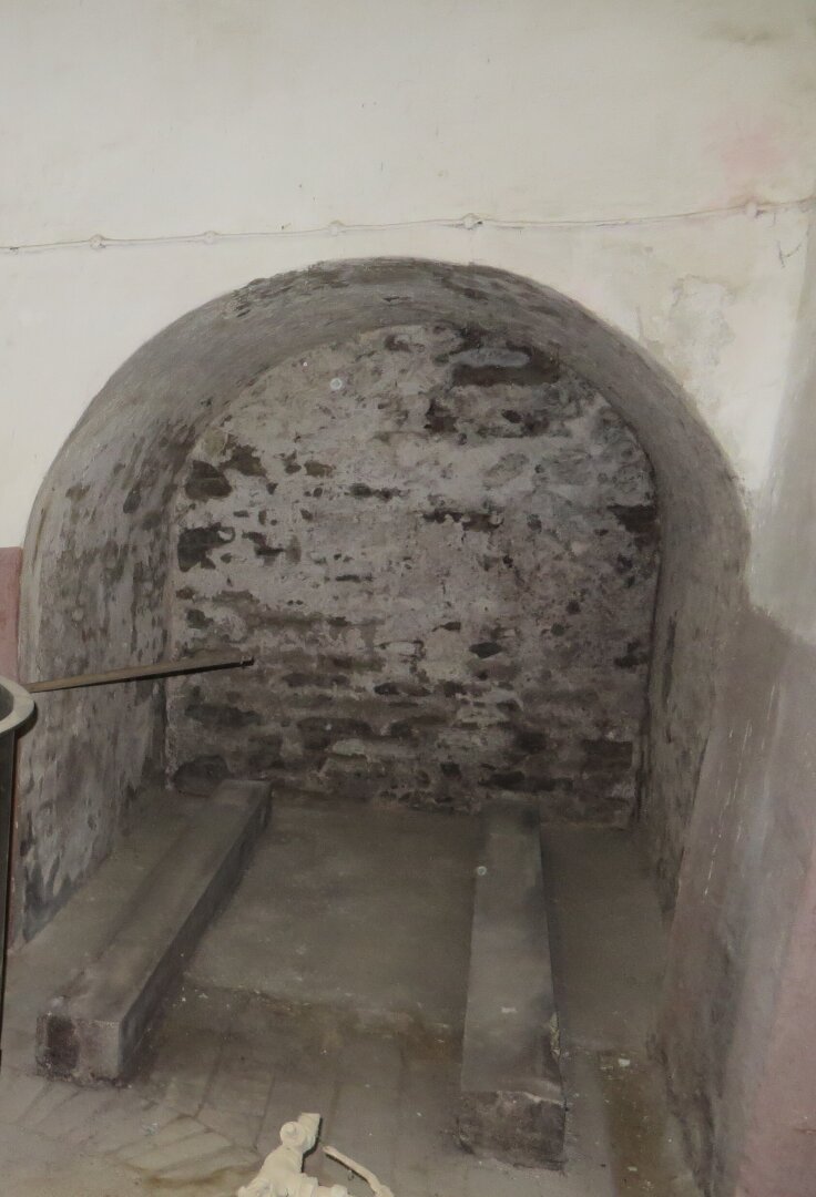 NEUER PREIS - Einmalige Gelegenheit - Weinkeller inkl. Weingarten