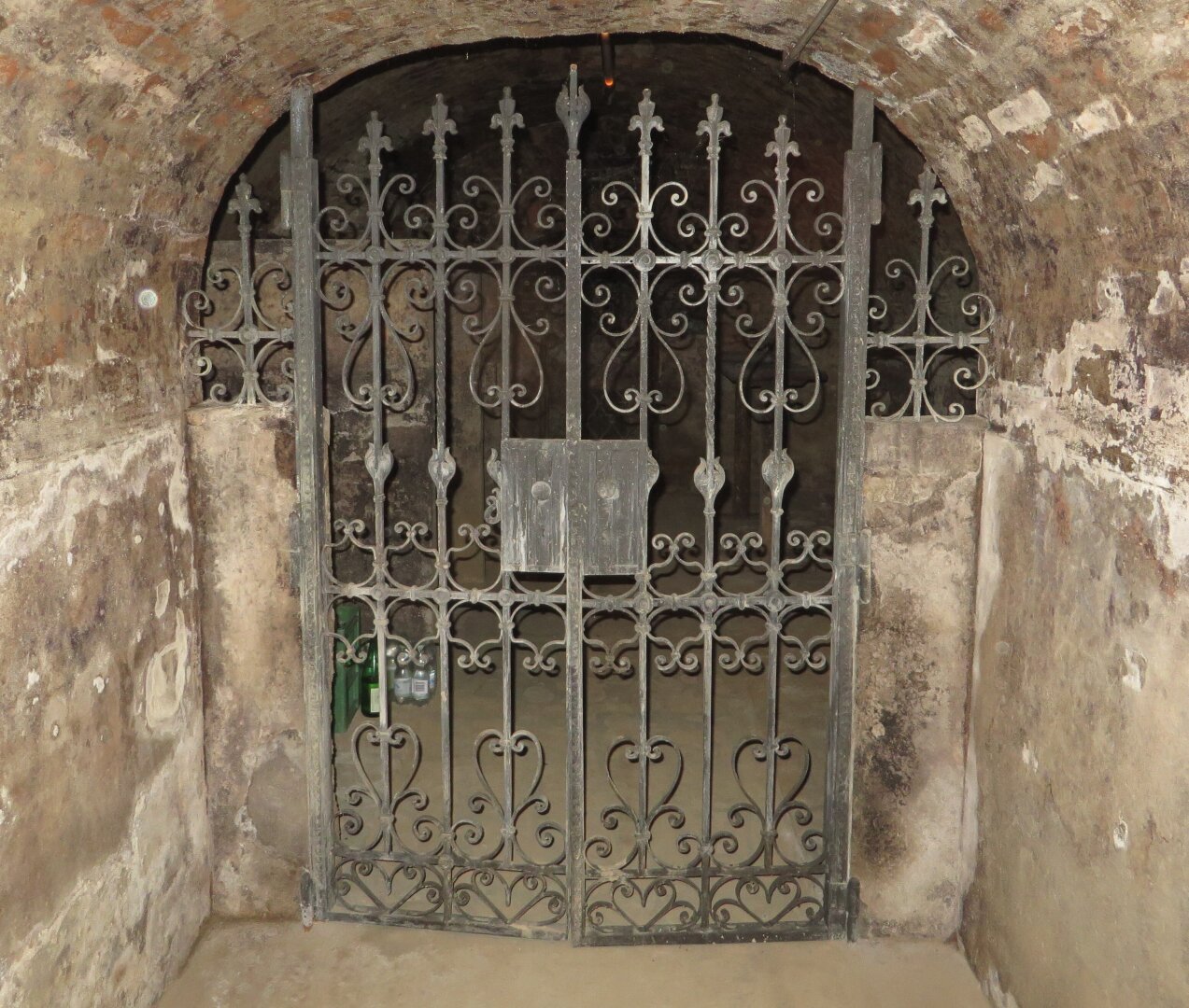 NEUER PREIS - Einmalige Gelegenheit - Weinkeller inkl. Weingarten