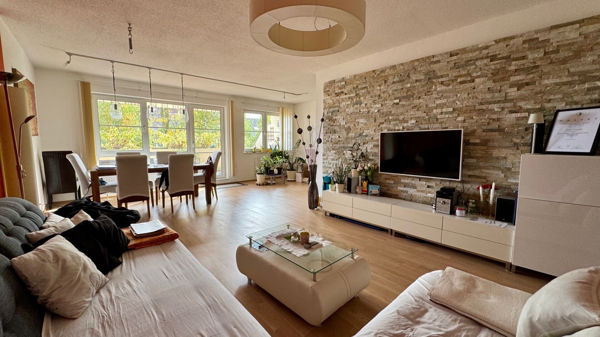 Top Lage - sehr helle und gepflegte 3 Zi. Wohnung mit Balkon in Ruhelage