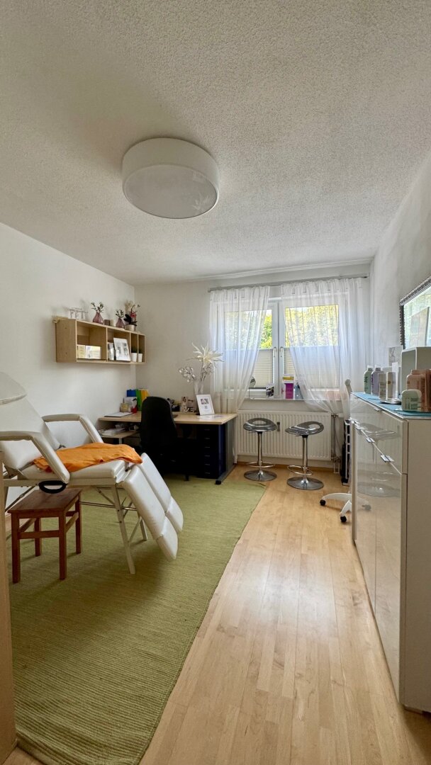 Top Lage - sehr helle und gepflegte 3 Zi. Wohnung mit Balkon in Ruhelage