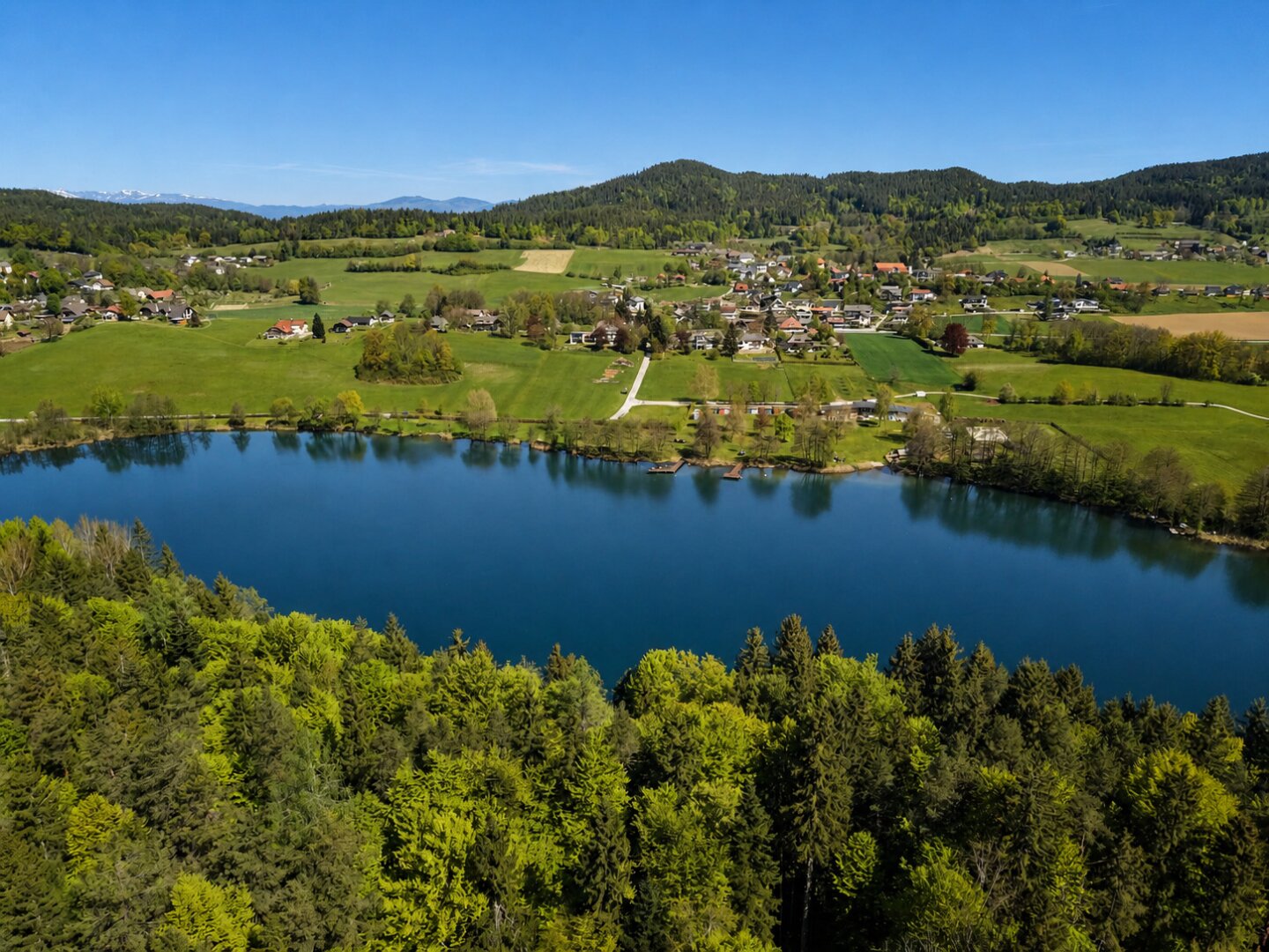 Exklusive Wohnperle am Rauschelesee: Eleganz, Seeblick und unvergleichliches Wohngefühl