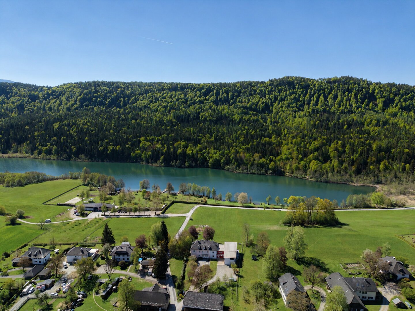 Exklusive Wohnperle am Rauschelesee: Eleganz, Seeblick und unvergleichliches Wohngefühl