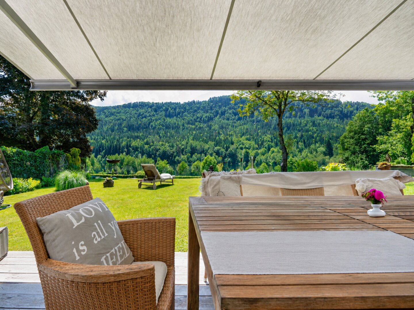 Exklusive Wohnperle am Rauschelesee: Eleganz, Seeblick und unvergleichliches Wohngefühl