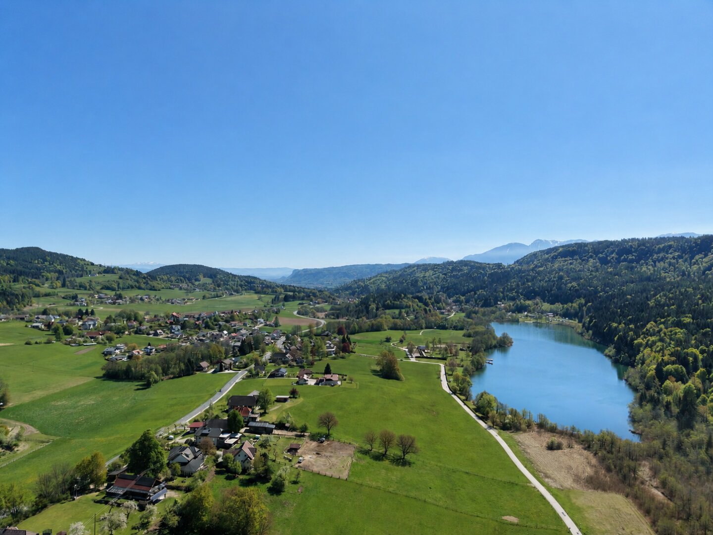 Exklusive Wohnperle am Rauschelesee: Eleganz, Seeblick und unvergleichliches Wohngefühl