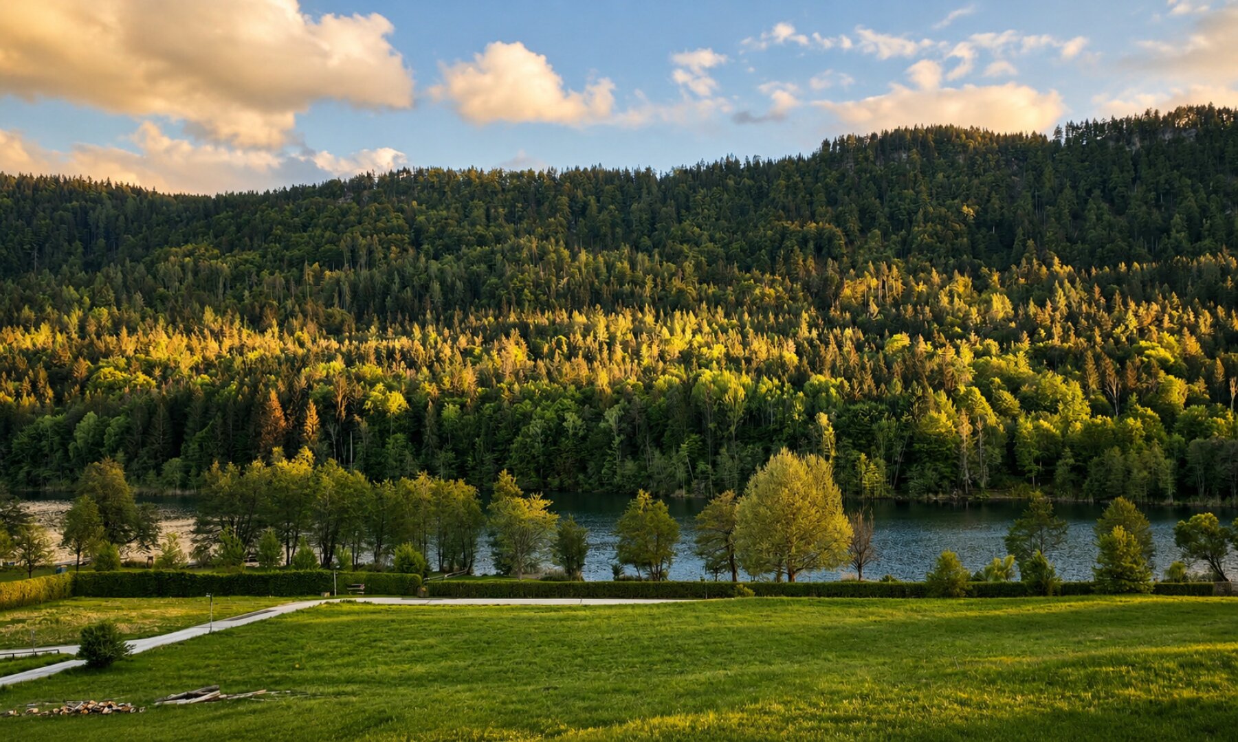 Exklusive Wohnperle am Rauschelesee: Eleganz, Seeblick und unvergleichliches Wohngefühl
