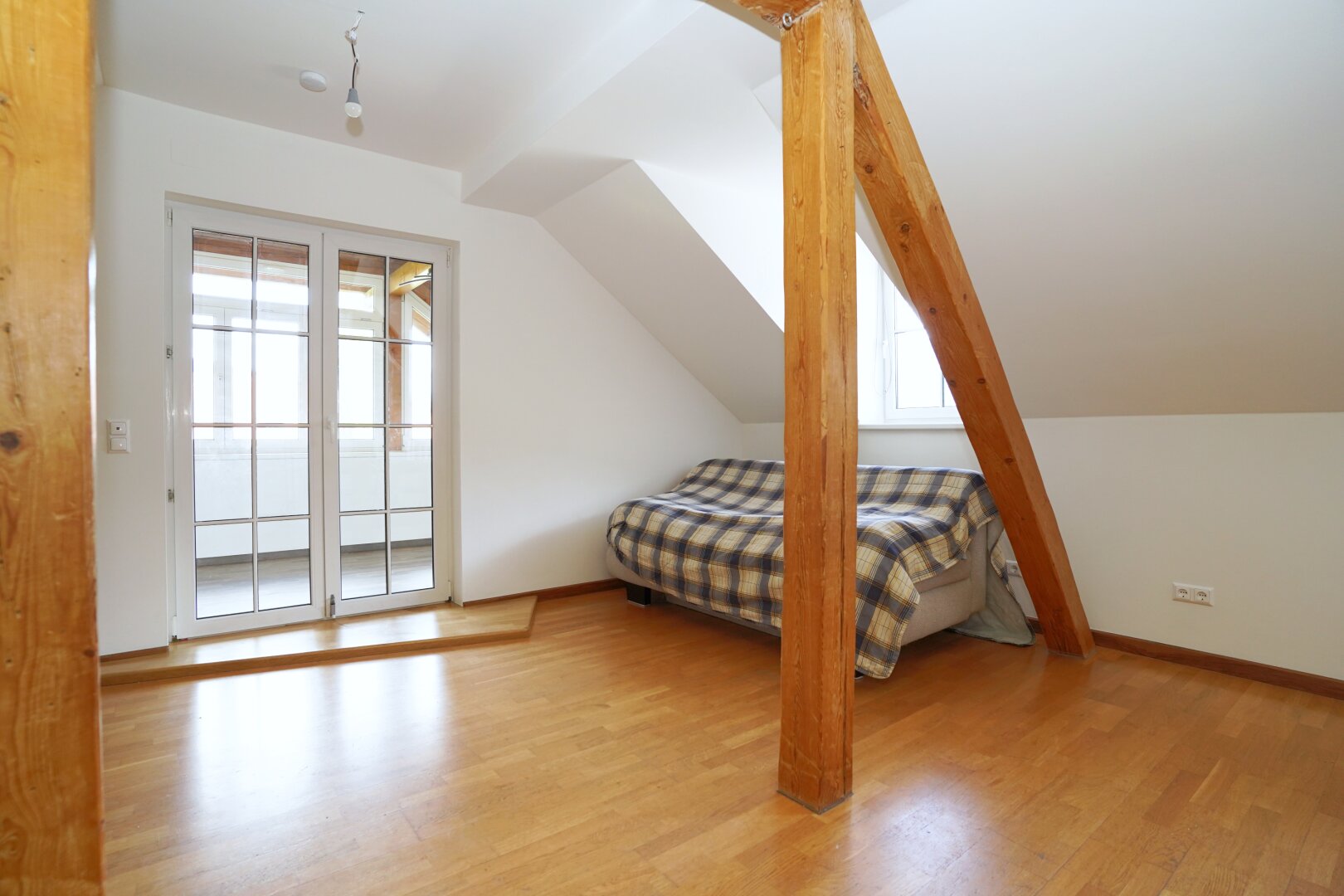 Exklusive Dachgeschoßwohnung im Herzen von Spittal - großzügiges Wohnen mit besonderem Charakter