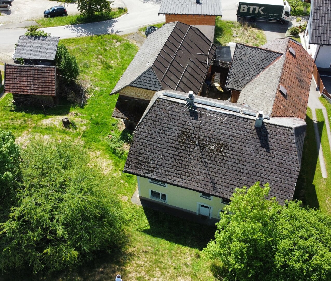 Charmantes Sacherl mit großem Potenzial in naturnaher Ruhelage mit Blick auf den Traunstein – sanierungsbedürftig!