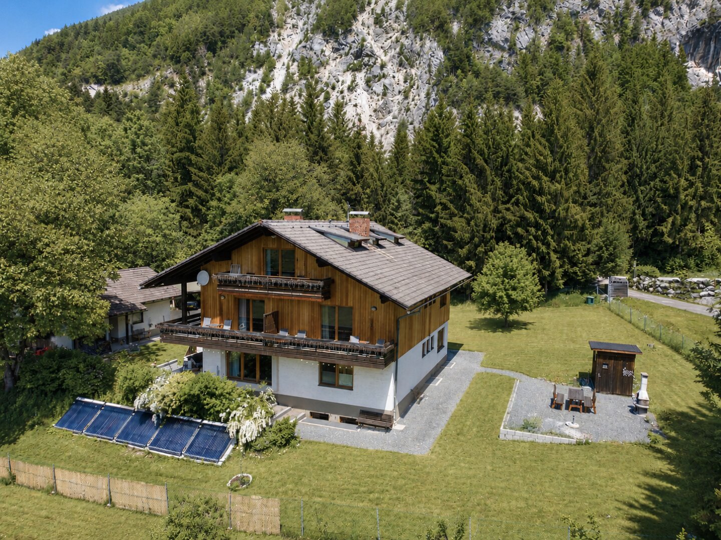 Leben & Vermieten am Pressegger See – Wohnhaus mit Ferienappartements