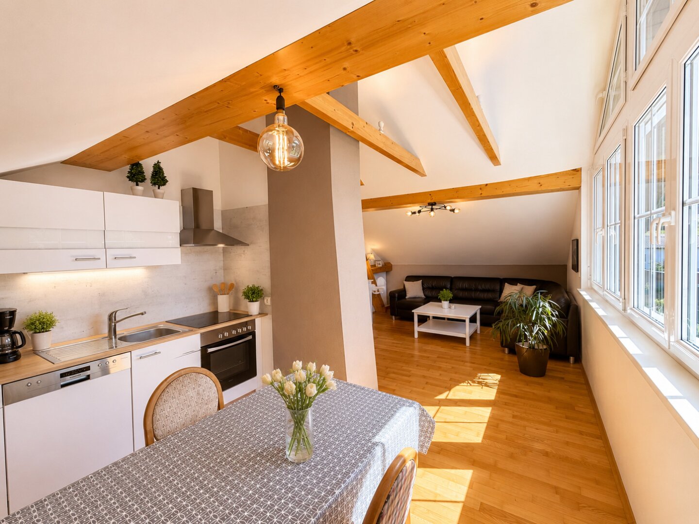 Kompagnon Immobilien Küche / WZ OG