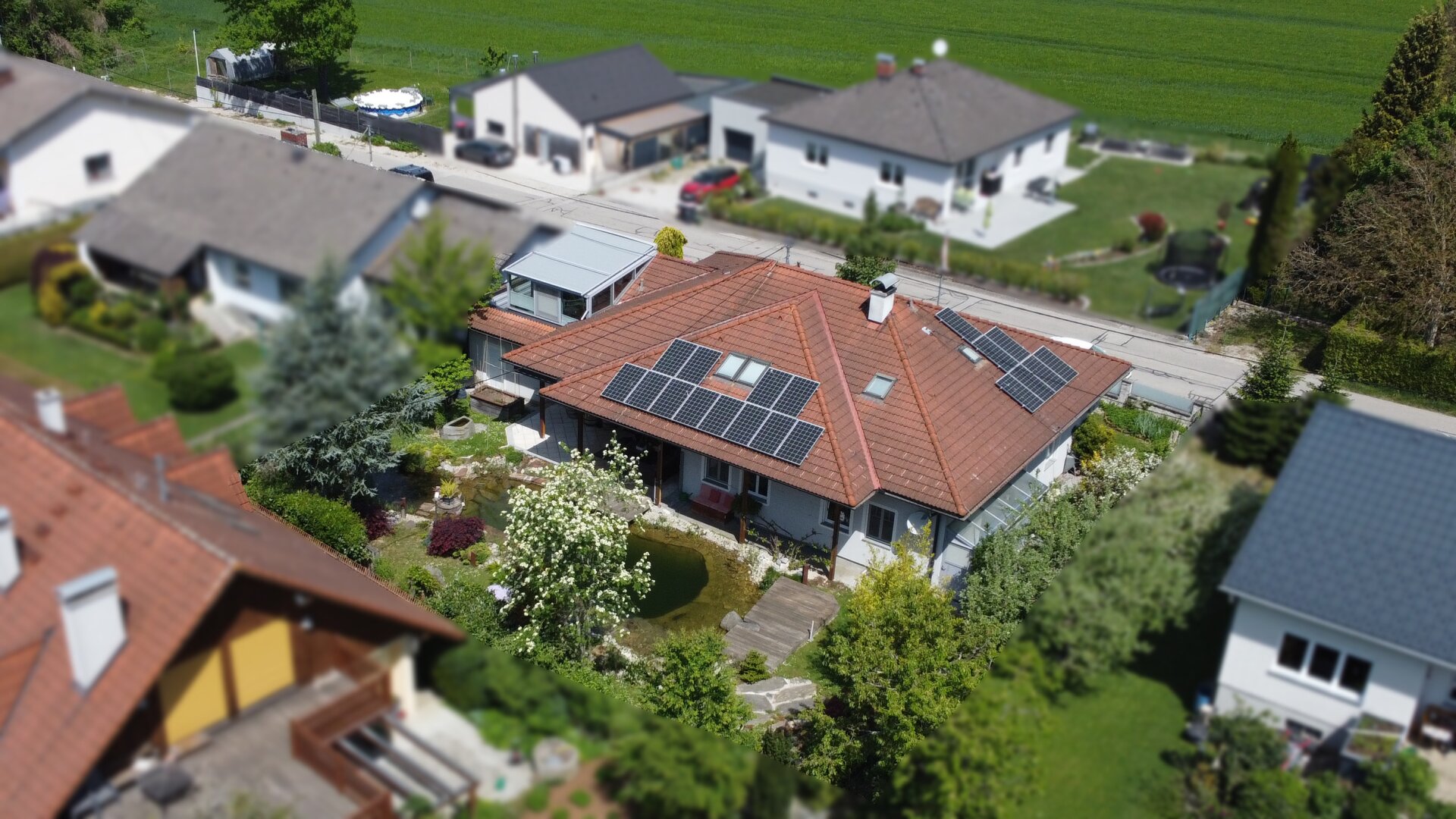 Ihr privater Rückzugsort – Stilvolles Wohnen mit Naturteich und vielen Möglichkeiten