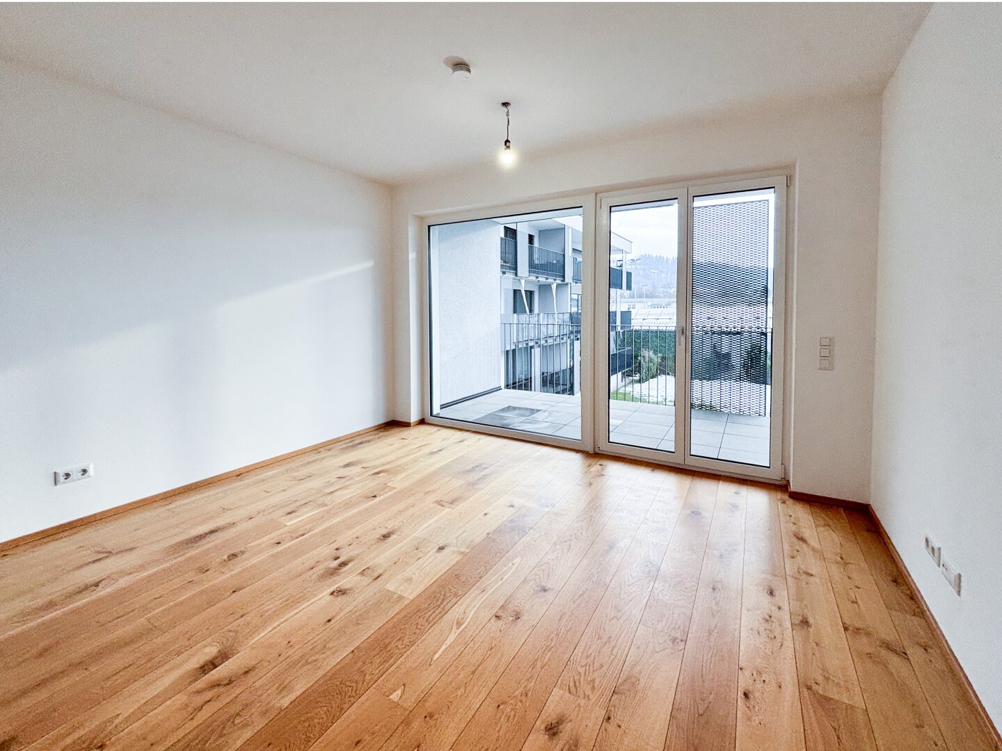 Moderne 2-Zimmer-Wohnung mit großzügiger Loggia & TG-Stellplatz