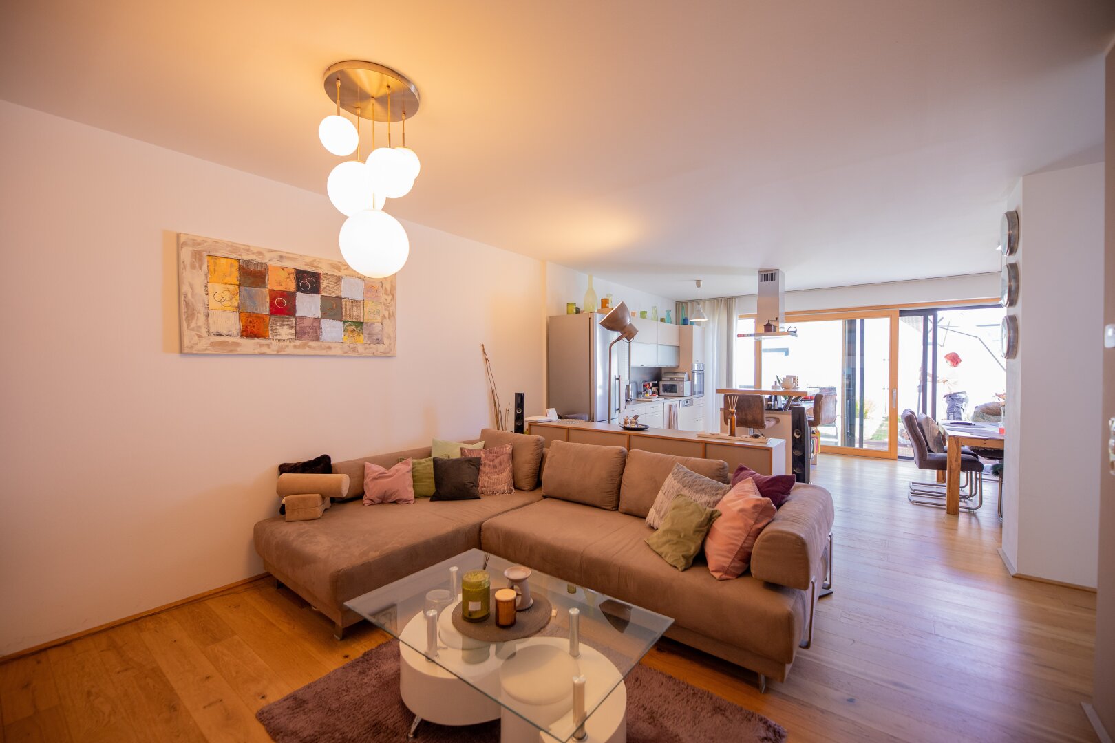 Wohnzimmer mit Ausgang zum Garten 1