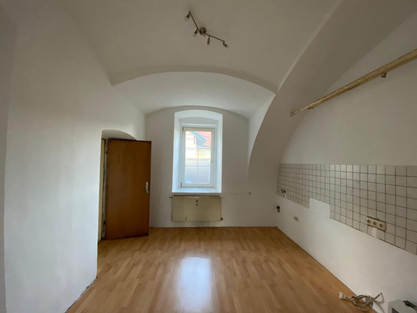 Attraktives Investitionsobjekt: Vielseitiges Zinshaus mit Potenzial in der Kärntnerstraße – Ihr zukünftiger Firmenstandort zum Kauf