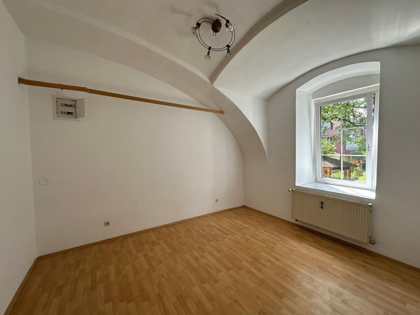 Attraktives Investitionsobjekt: Vielseitiges Zinshaus mit Potenzial in der Kärntnerstraße – Ihr zukünftiger Firmenstandort zum Kauf