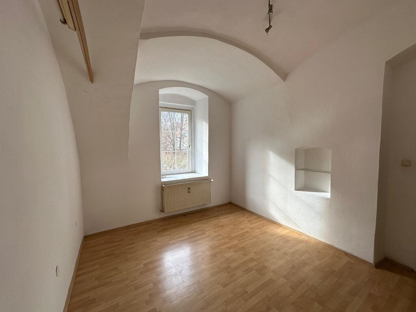 Attraktives Investitionsobjekt: Vielseitiges Zinshaus mit Potenzial in der Kärntnerstraße – Ihr zukünftiger Firmenstandort zum Kauf