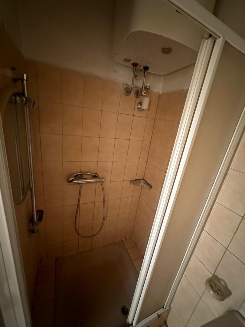 Attraktives Investitionsobjekt: Vielseitiges Zinshaus mit Potenzial in der Kärntnerstraße – Ihr zukünftiger Firmenstandort zum Kauf