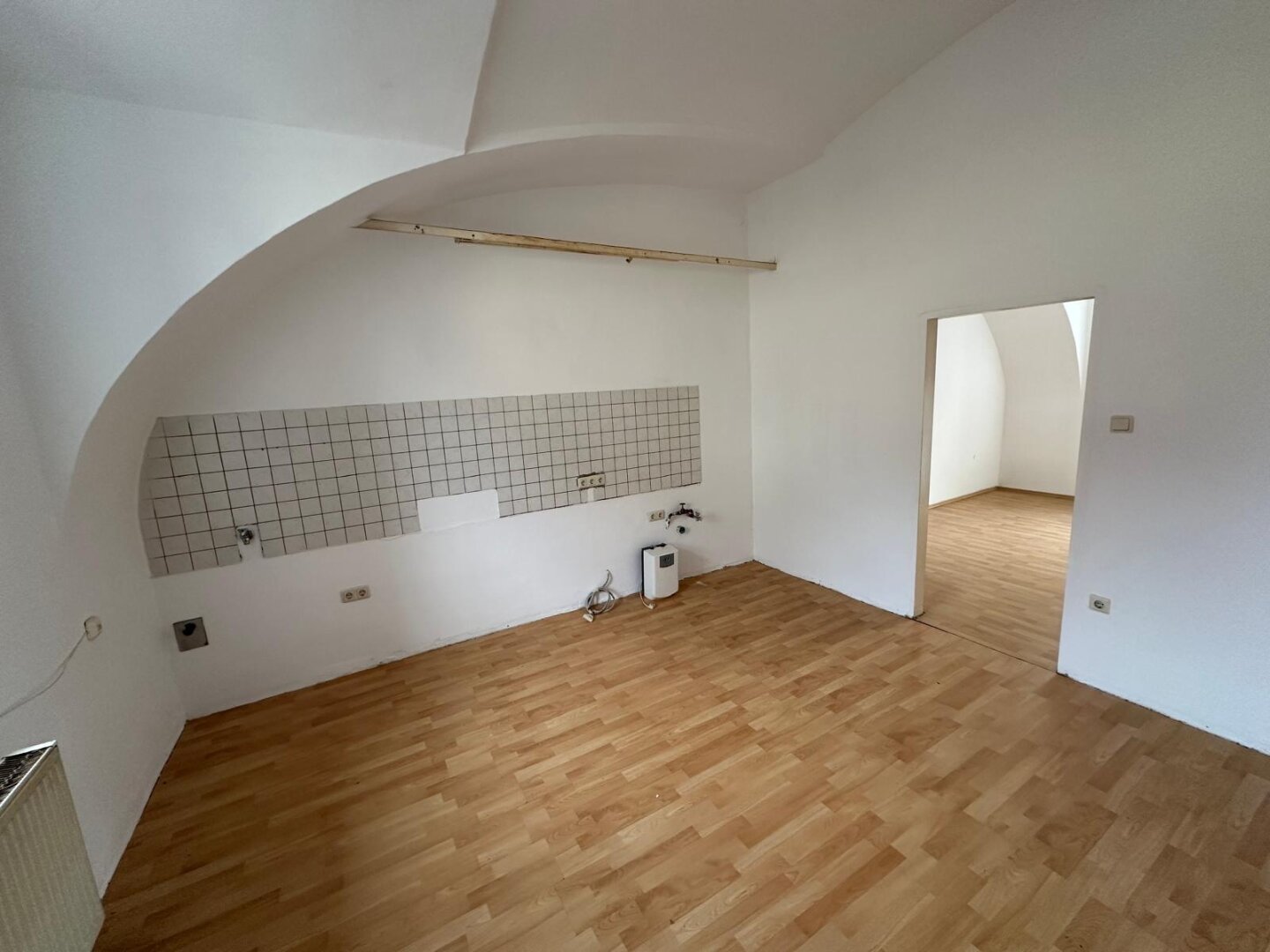 Attraktives Investitionsobjekt: Vielseitiges Zinshaus mit Potenzial in der Kärntnerstraße – Ihr zukünftiger Firmenstandort zum Kauf