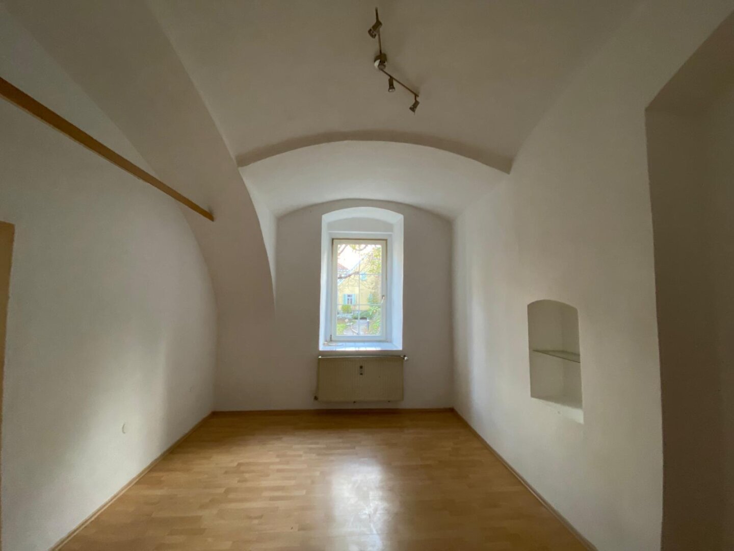 Attraktives Investitionsobjekt: Vielseitiges Zinshaus mit Potenzial in der Kärntnerstraße – Ihr zukünftiger Firmenstandort zum Kauf