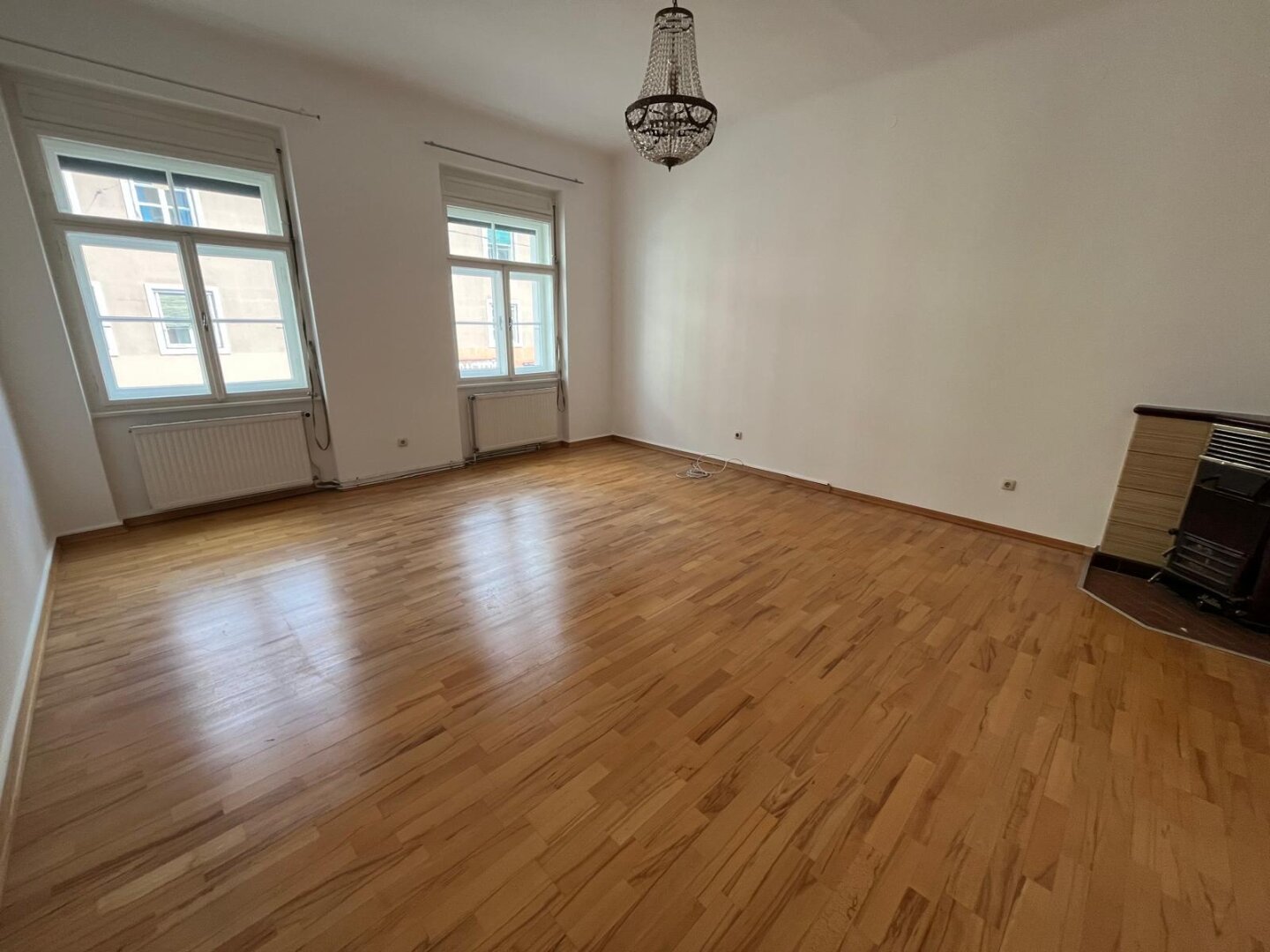 **NEU SANIERT** Auffallend stilvolle Zweieinhalbzimmerwohnung im Zentrum von Graz nähe TU Graz, in St. Leonhard, zu vermieten!!
