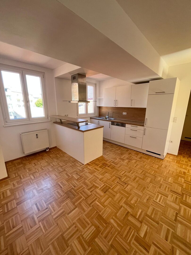 Besonders fulminante Dreieinhalbzimmerwohnung in sehr zentraler Lage, in der Griesgasse 38, zu vermieten! WG geeignet.