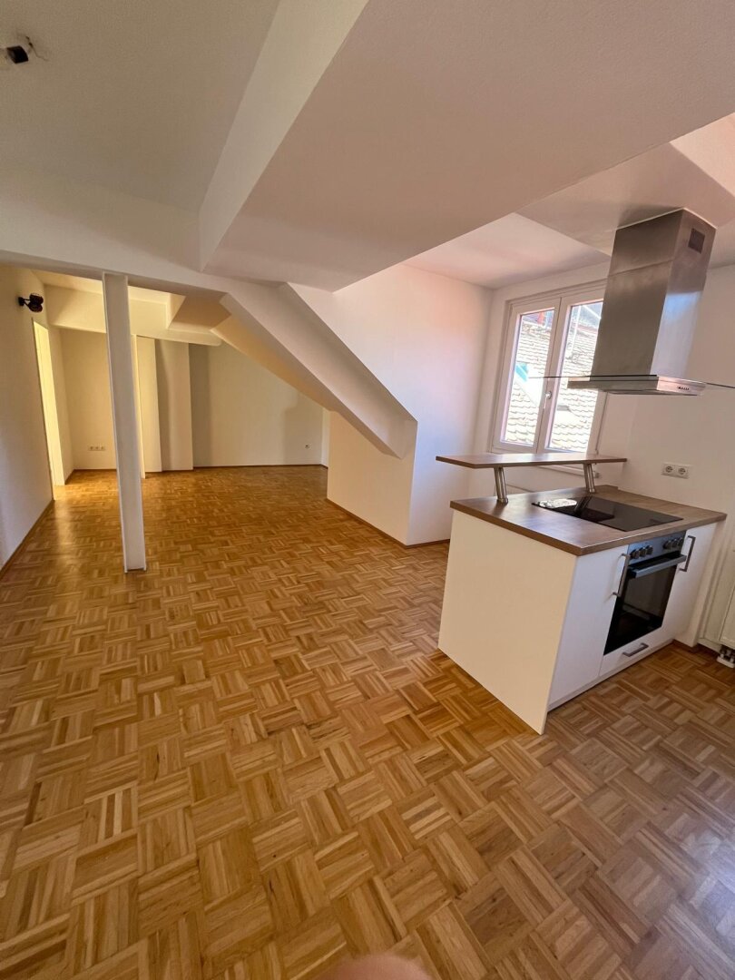 Besonders fulminante Dreieinhalbzimmerwohnung in sehr zentraler Lage, in der Griesgasse 38, zu vermieten! WG geeignet.