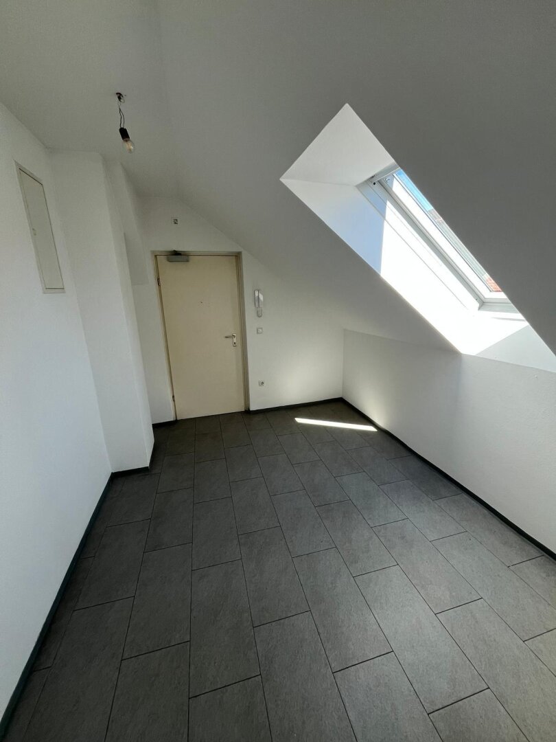 Besonders fulminante Dreieinhalbzimmerwohnung in sehr zentraler Lage, in der Griesgasse 38, zu vermieten! WG geeignet.