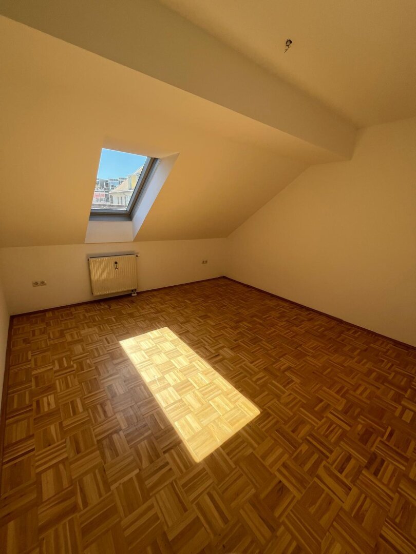 Besonders fulminante Dreieinhalbzimmerwohnung in sehr zentraler Lage, in der Griesgasse 38, zu vermieten! WG geeignet.