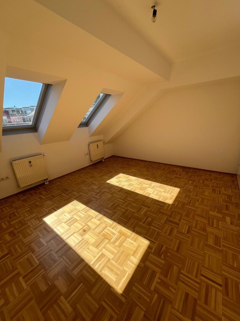 Besonders fulminante Dreieinhalbzimmerwohnung in sehr zentraler Lage, in der Griesgasse 38, zu vermieten! WG geeignet.