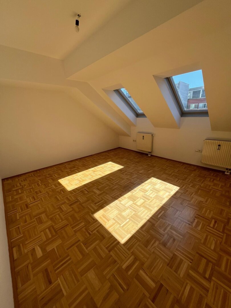 Besonders fulminante Dreieinhalbzimmerwohnung in sehr zentraler Lage, in der Griesgasse 38, zu vermieten! WG geeignet.