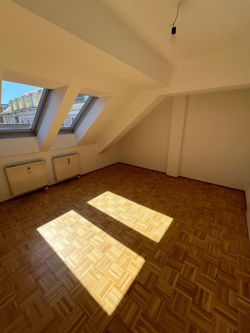 Besonders fulminante Dreieinhalbzimmerwohnung in sehr zentraler Lage, in der Griesgasse 38, zu vermieten! WG geeignet.