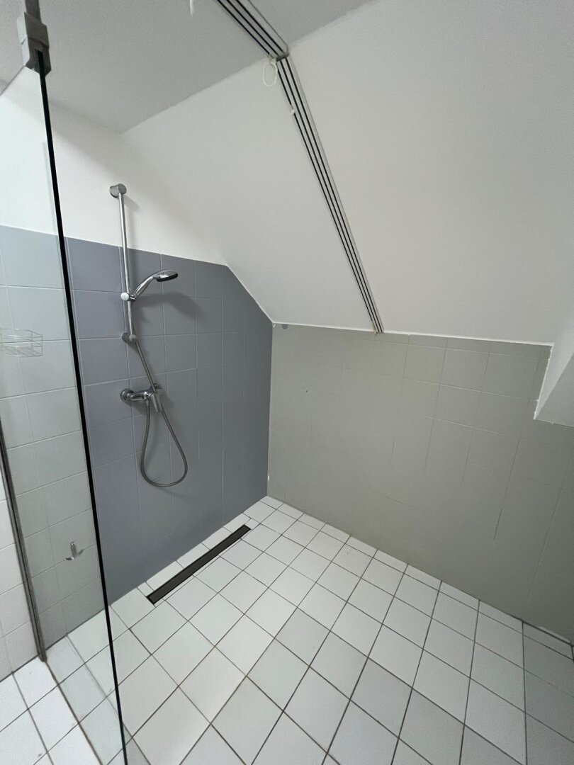 Besonders fulminante Dreieinhalbzimmerwohnung in sehr zentraler Lage, in der Griesgasse 38, zu vermieten! WG geeignet.