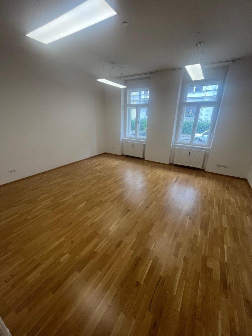 Exzeptionelle & ausgesprochen gepflegte Büro- oder Praxisfläche mit Balkon im Herzen von St. Leonhard – Ihr neuer Standort in Graz zur Miete!