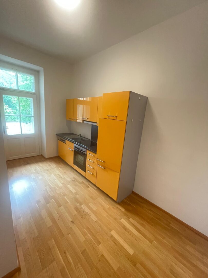 Exzeptionelle & ausgesprochen gepflegte Büro- oder Praxisfläche mit Balkon im Herzen von St. Leonhard – Ihr neuer Standort in Graz zur Miete!