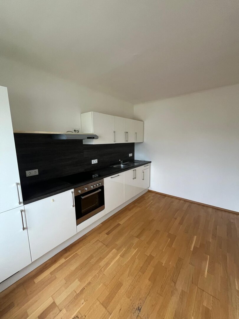 Sehr schöne und unprätentiöse Zweizimmerwohnung in direkter Nähe zum Citypark zu vermieten. Haustiere erlaubt.