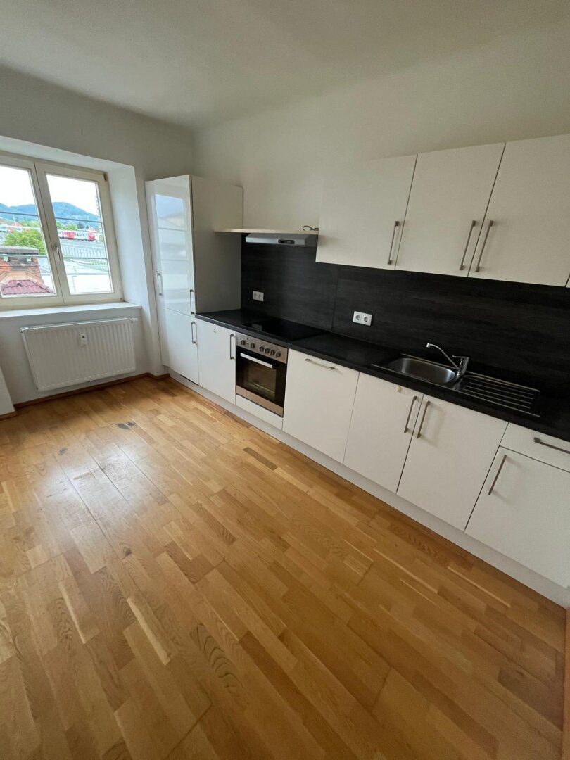 Sehr schöne und unprätentiöse Zweizimmerwohnung in direkter Nähe zum Citypark zu vermieten. Haustiere erlaubt.