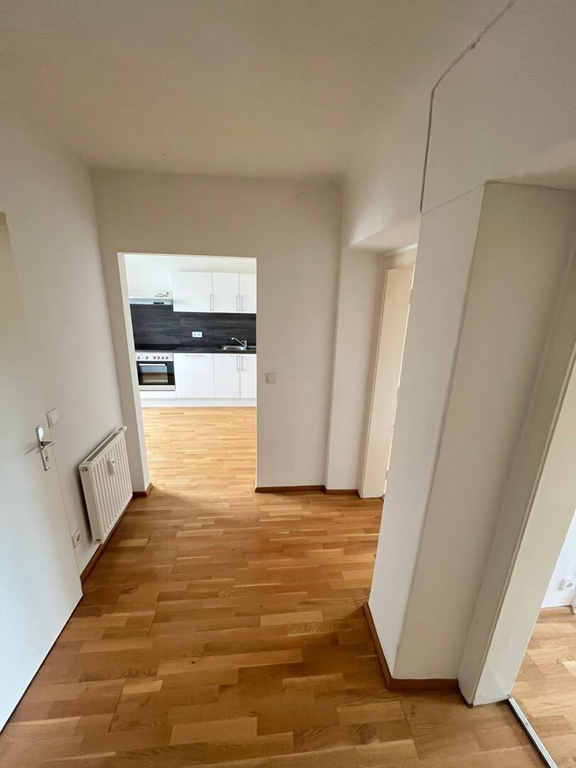 Sehr schöne und unprätentiöse Zweizimmerwohnung in direkter Nähe zum Citypark zu vermieten. Haustiere erlaubt.