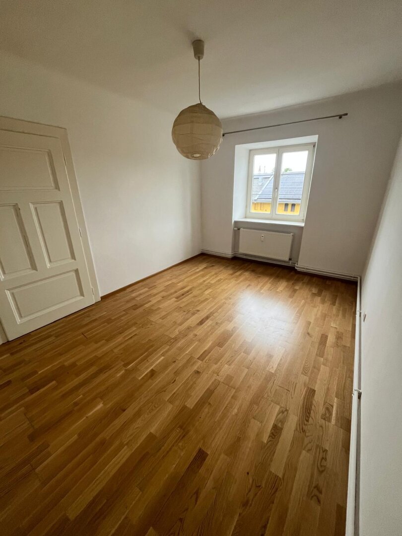 Sehr schöne und unprätentiöse Zweizimmerwohnung in direkter Nähe zum Citypark zu vermieten. Haustiere erlaubt.