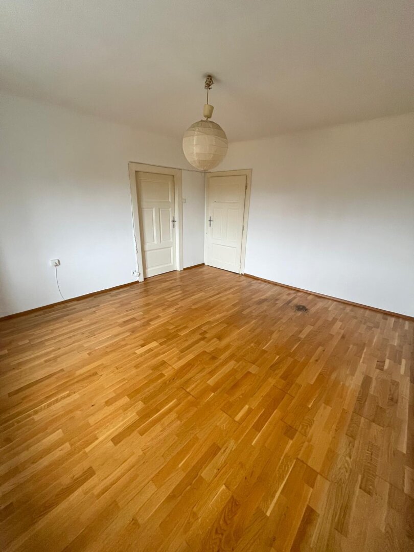 Sehr schöne und unprätentiöse Zweizimmerwohnung in direkter Nähe zum Citypark zu vermieten. Haustiere erlaubt.
