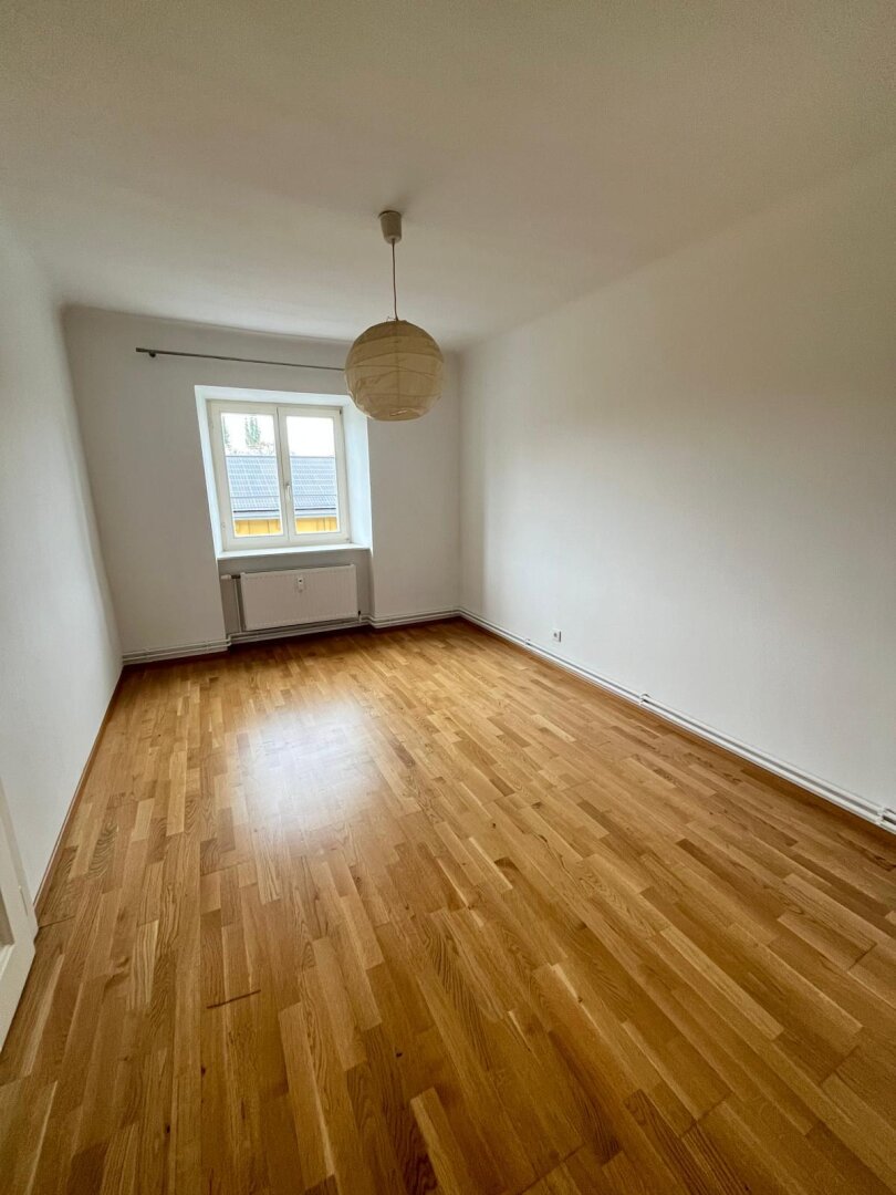 Sehr schöne und unprätentiöse Zweizimmerwohnung in direkter Nähe zum Citypark zu vermieten. Haustiere erlaubt.