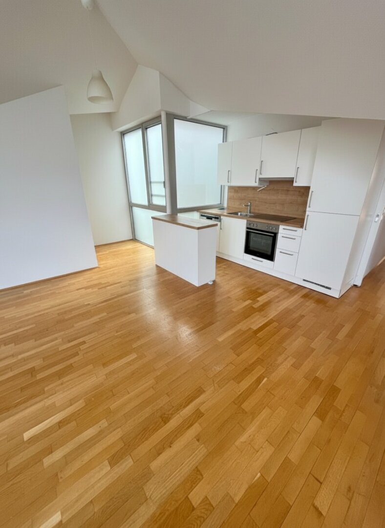 Auffallend exzellente Dachgeschoßwohnung nähe KF-Uni zu vermieten (WG möglich)!