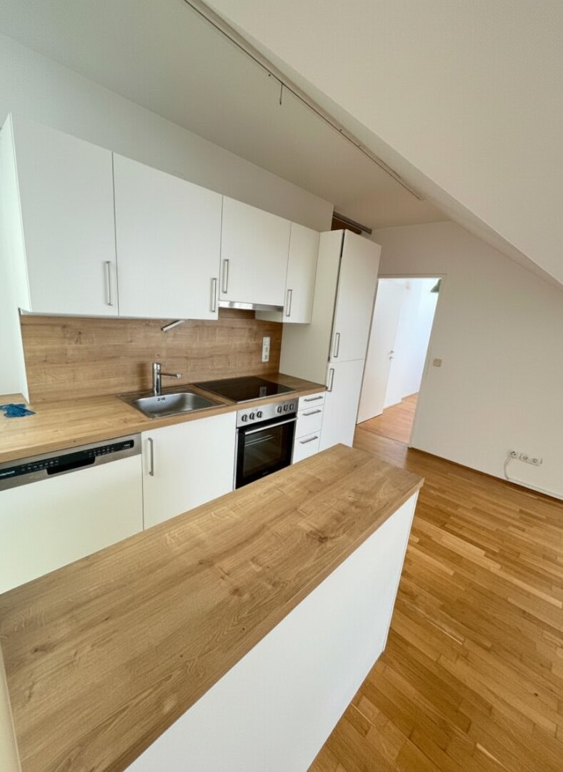 Auffallend exzellente Dachgeschoßwohnung nähe KF-Uni zu vermieten (WG möglich)!