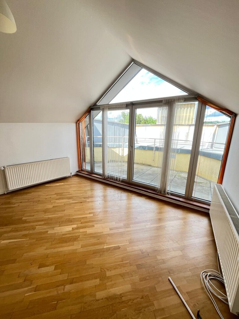 Auffallend exzellente Dachgeschoßwohnung nähe KF-Uni zu vermieten (WG möglich)!