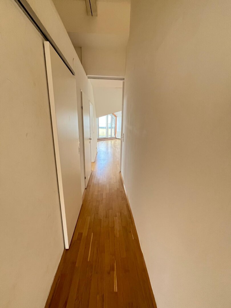 Auffallend exzellente Dachgeschoßwohnung nähe KF-Uni zu vermieten (WG möglich)!