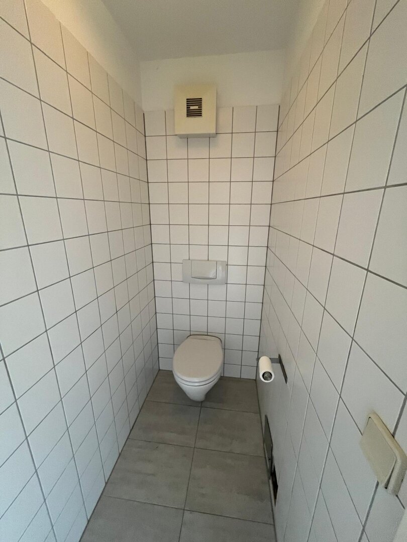 Auffallend exzellente Dachgeschoßwohnung nähe KF-Uni zu vermieten (WG möglich)!
